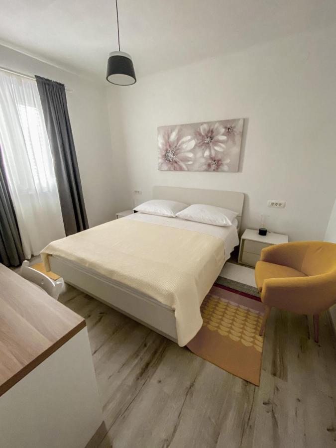 Apartments Happy Sukošan Eksteriør billede