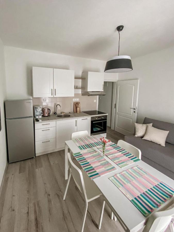 Apartments Happy Sukošan Eksteriør billede