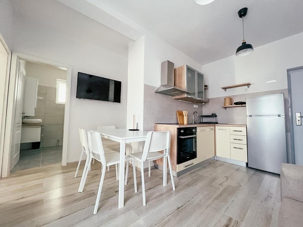 Apartments Happy Sukošan Eksteriør billede
